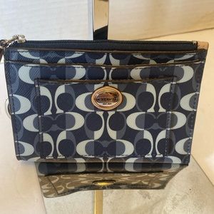 VGUC. Blue and navy multi Peyton, rare dream C, zip wallet/keychain.
